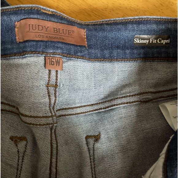 Judy Blue Skinny Fit Capri Jeans. Non Distressed. 16W. Excellent Used Condition! - Picture 5 of 8